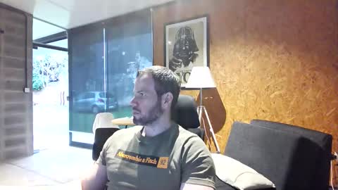 Snapshot of shad0w_hunter chatting on September 11, 12:16 pm shad0w_hunter online show from September 11, 12:16 pm