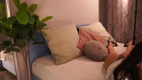 Snapshot of shadowlotus_ chatting on December 20, 4:36 pm Lily online show from December 20, 4:36 pm