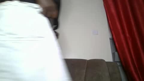 Snapshot of shadowsweet34 chatting on February 25, 12:15 pm val online show from February 25, 12:15 pm