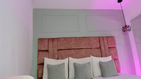 Shaina Vasquez online show from March 12, 12:06 am