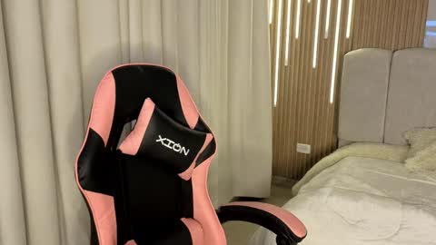 shalomm_ online show from April 7, 2:34 am