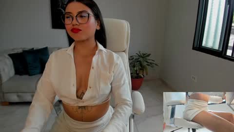 Snapshot of shanabellucy chatting on January 22, 6:52 pm onlyfans shanabellucy online show from January 22, 6:52 pm