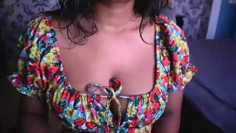 Snapshot of shanaya_indian chatting on January 27, 3:47 am shanaya indian online show from January 27, 3:47 am