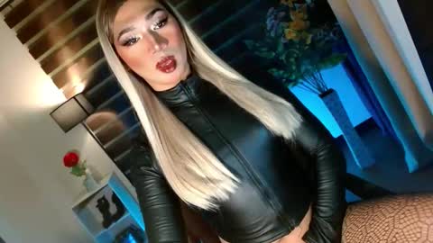 MISS SHANE online show from October 13, 7:30 am