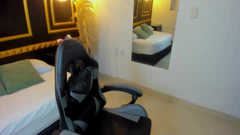 Shanel online show from February 14, 1:52 pm