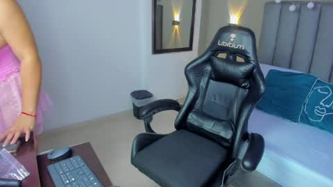 Shanel online show from April 9, 12:32 pm