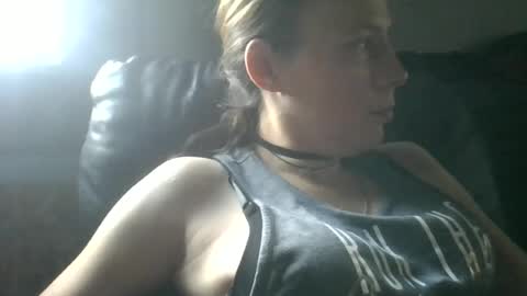 Snapshot of shanelle9270 chatting on June 12, 9:35 pm shanelle9270 online show from June 12, 9:35 pm