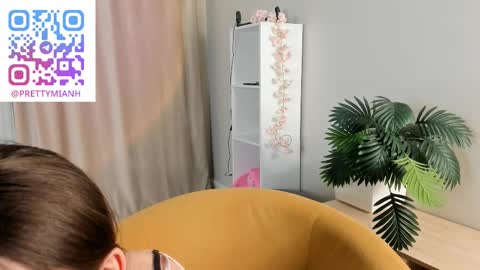 me name is Mia online show from March 4, 7:20 pm