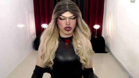 Snapshot of shanex01 chatting on December 6, 10:49 am Shane X online show from December 6, 10:49 am