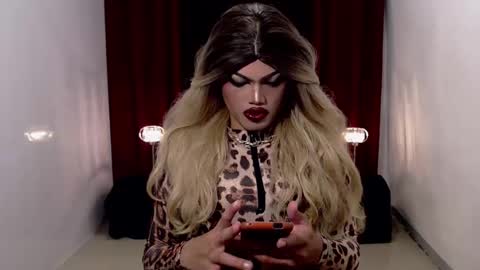 Snapshot of shanex01 chatting on December 12, 4:32 pm Shane X online show from December 12, 4:32 pm