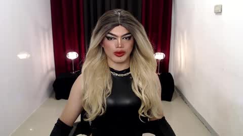 Snapshot of shanex01 chatting on December 15, 5:53 pm Shane X online show from December 15, 5:53 pm