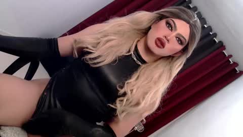 Snapshot of shanex01 chatting on February 24, 11:10 am Shane X online show from February 24, 11:10 am