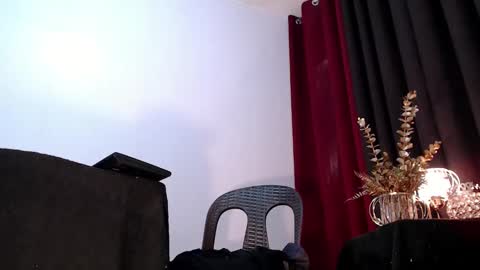 Snapshot of shanex01 chatting on October 3, 7:27 am Shane X online show from October 3, 7:27 am