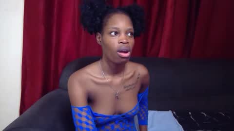 Snapshot of shania_sleigh chatting on December 23, 9:05 am shania_sleigh online show from December 23, 9:05 am