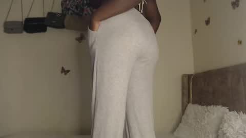 shannky  online show from February 10, 2:04 am