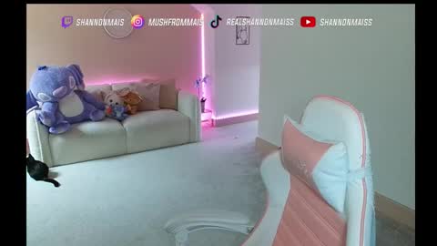 Snapshot of shannonblooms chatting on October 23, 11:31 am Shanmais online show from October 23, 11:31 am