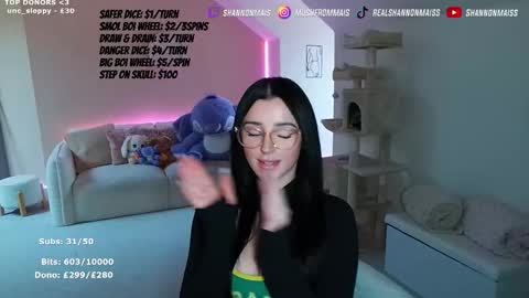 Snapshot of shannonblooms chatting on November 27, 1:57 pm Shanmais online show from November 27, 1:57 pm