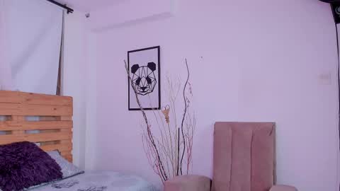 Snapshot of shanon_brown1 chatting on October 29, 12:18 pm Shantal online show from October 29, 12:18 pm