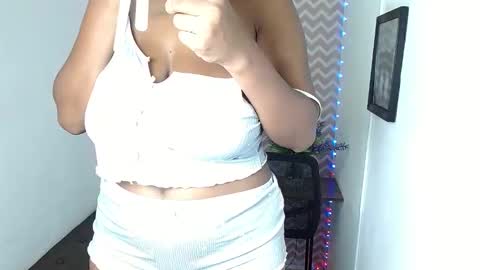 Snapshot of shantalcarson chatting on May 29, 5:33 pm Dayana online show from May 29, 5:33 pm