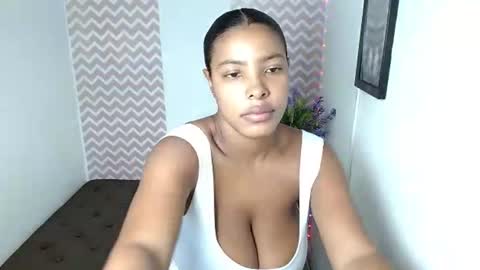 Snapshot of shantalcarson chatting on June 22, 6:27 pm Dayana online show from June 22, 6:27 pm