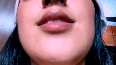 Snapshot of sharain chatting on December 26, 9:47 pm My real name is bella  Much Gust  online show from December 26, 9:47 pm