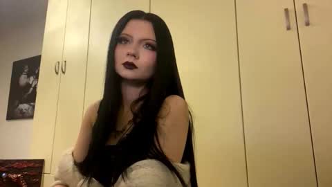 Angie online show from October 16, 4:08 pm