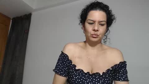 sharickleon11 online show from November 7, 10:43 pm