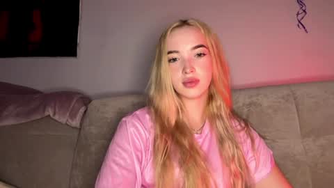 Mia online show from August 2, 9:13 pm