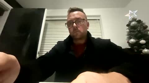 Snapshot of sharksboy16 chatting on December 30, 6:53 am Sharksboy online show from December 30, 6:53 am