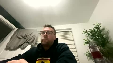 Snapshot of sharksboy16 chatting on January 10, 6:20 am Sharksboy online show from January 10, 6:20 am