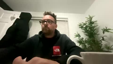 Snapshot of sharksboy16 chatting on January 25, 6:55 am Sharksboy online show from January 25, 6:55 am