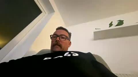 Snapshot of sharksboy16 chatting on October 4, 6:50 pm Sharksboy online show from October 4, 6:50 pm