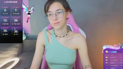 Snapshot of sharli_rose chatting on December 3, 6:28 pm Sharli online show from December 3, 6:28 pm