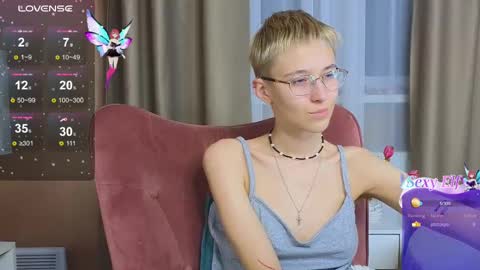 Snapshot of sharli_rose chatting on February 27, 3:48 pm Sharli online show from February 27, 3:48 pm