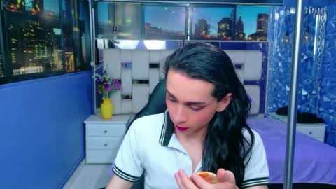 Sharlond online show from April 13, 1:05 pm