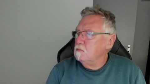 sharlots_pet online show from April 19, 6:32 pm