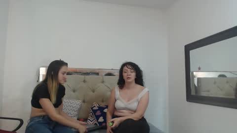 Snapshot of sharlotte__jones chatting on January 15, 6:08 pm Sara online show from January 15, 6:08 pm