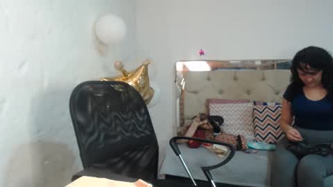 Snapshot of sharlotte__jones chatting on January 22, 2:56 pm Sara online show from January 22, 2:56 pm