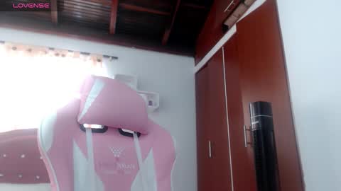 Snapshot of sharlotte_mom chatting on November 20, 3:23 pm sharlotte online show from November 20, 3:23 pm