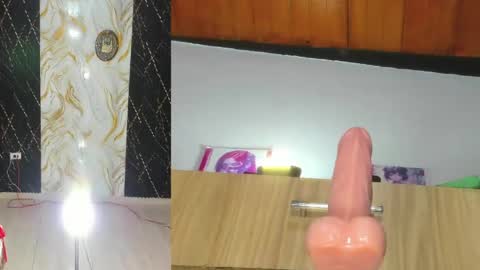 Snapshot of sharlotte_sexx chatting on May 14, 3:24 am S online show from May 14, 3:24 am