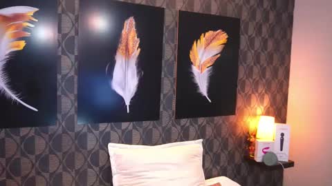 Sharom  online show from March 14, 6:57 pm