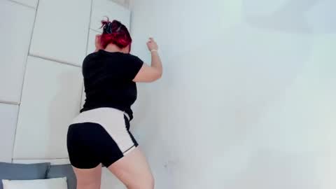 Snapshot of sharon_and_doggy chatting on March 5, 8:32 pm Sharon and Doggy online show from March 5, 8:32 pm