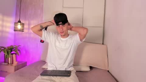 Snapshot of sharon_and_doggy chatting on March 9, 3:43 am Sharon and Doggy online show from March 9, 3:43 am