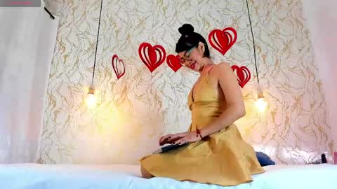 Snapshot of sharon_leather chatting on April 18, 12:31 pm sharon_leather online show from April 18, 12:31 pm