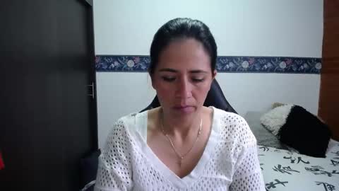 Snapshot of sharoon__cherry_ chatting on November 6, 12:28 pm sharon online show from November 6, 12:28 pm