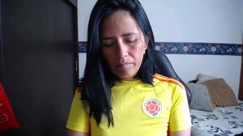 Snapshot of sharoon__cherry_ chatting on November 18, 3:27 pm sharon online show from November 18, 3:27 pm