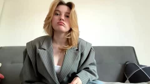 Delia online show from March 30, 1:12 pm