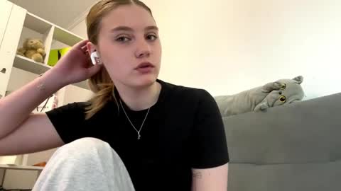 Delia online show from April 12, 12:10 pm