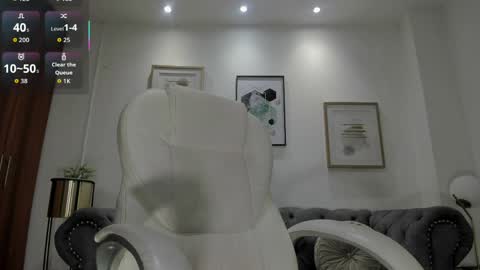 shary_leon_ online show from April 5, 7:00 pm