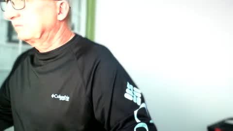 Snapshot of shaved4good chatting on January 4, 8:27 pm shaved4good online show from January 4, 8:27 pm